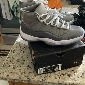 Jordan 11 cool grey size 7 in women's